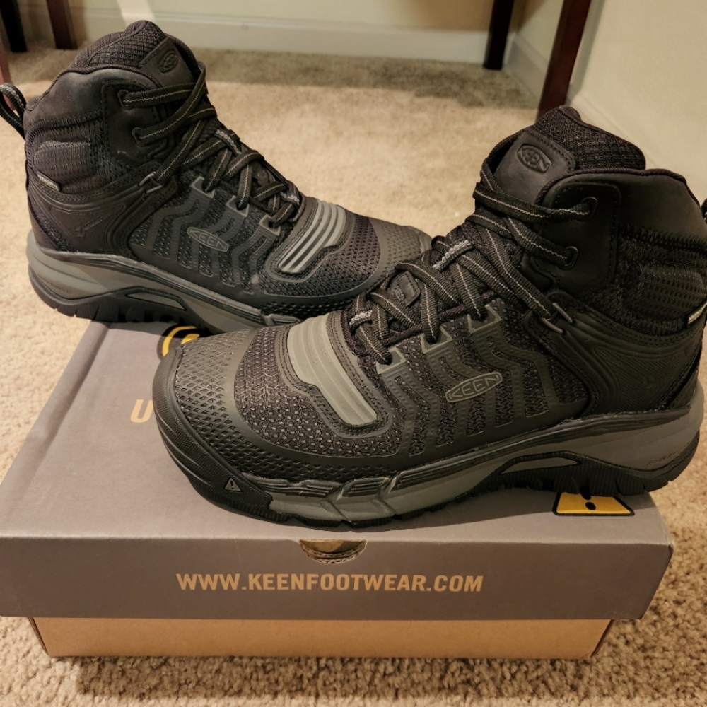 New Mens KEEN Carbon Fibor Toe Utility Work boots size 9.5